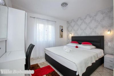 Apartamenty z basenem Bobanac