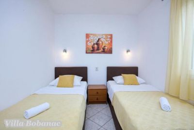 Apartamenty z basenem Bobanac