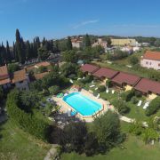 Country Club bungalowy z basenem
