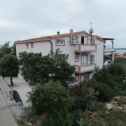 Apartamenty Mandre Karas