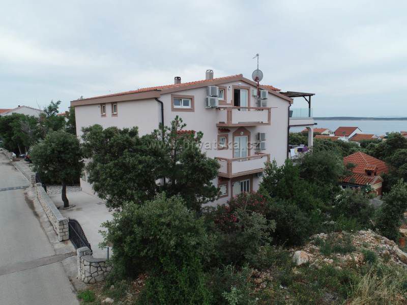 Apartamenty Mandre Karas